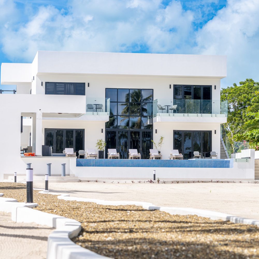 Poolandhouse